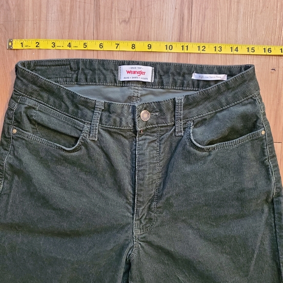 Wrangler | Women's 70s Cowgirl Flares - Picture 5 of 7